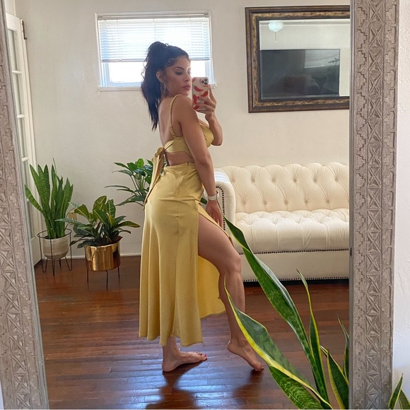 Midi dress in yellow - Picture 4 of 9